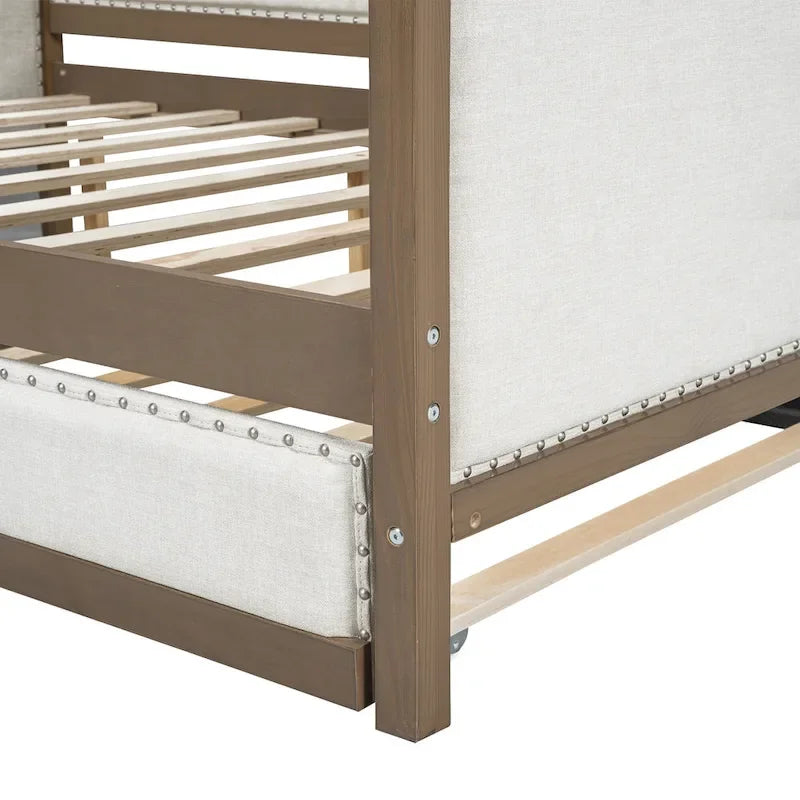 Letto a giorno imbottito Full Size con letto estraibile e decorazione con borchie