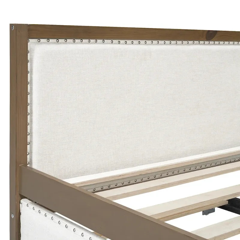 Letto a giorno imbottito Full Size con letto estraibile e decorazione con borchie