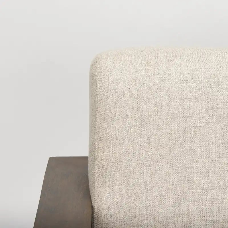 Poltrona in tessuto beige Sovereign con struttura in legno massello marrone scuro