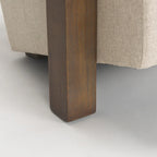 Poltrona in tessuto beige Sovereign con struttura in legno massello marrone scuro
