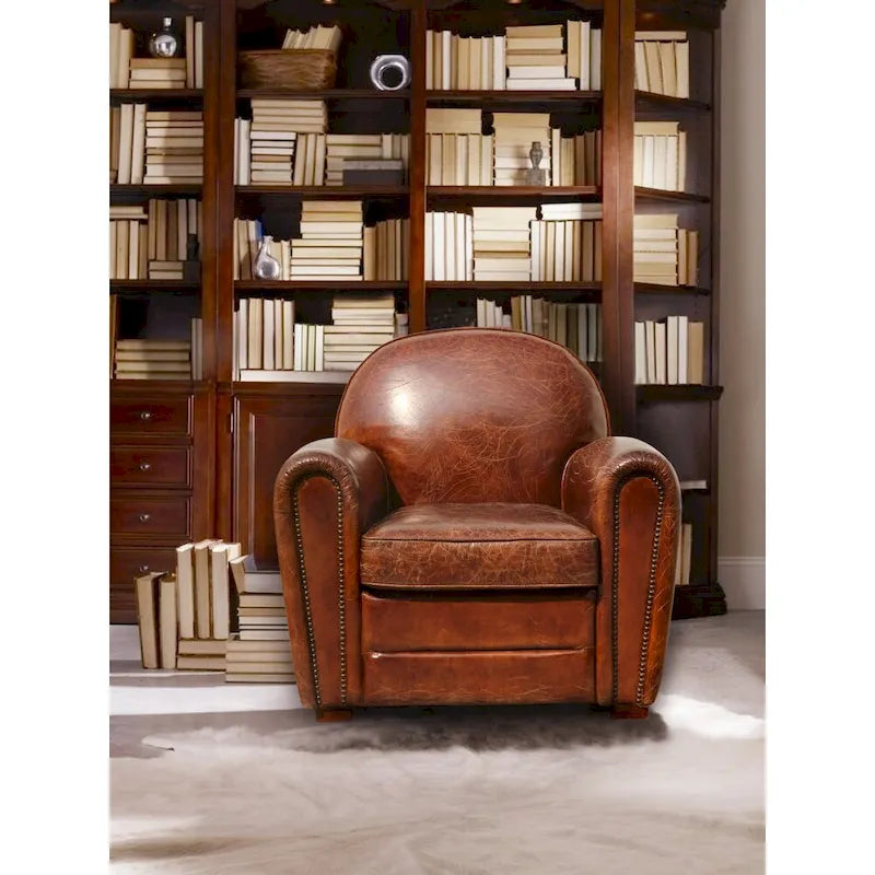 Poltrona Club in vera pelle marrone con borchie e struttura in legno
