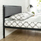 Letto a piattaforma matrimoniale king size in metallo con doghe in legno e testiera imbottita