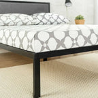 Letto a piattaforma matrimoniale king size in metallo con doghe in legno e testiera imbottita